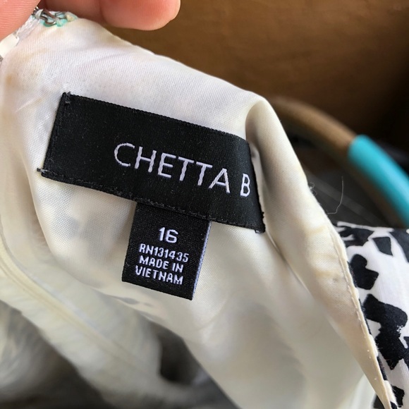 Chetta B.— Cap sleeved dress with patent bow belt - Picture 4 of 7